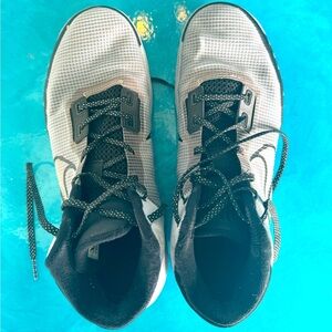 Nike Kyrie 4 Flytrap  Size US Men’s 10